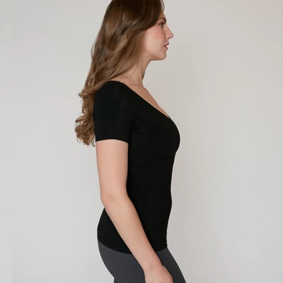 Numi Signature Undershirt - Picture 3 of 7